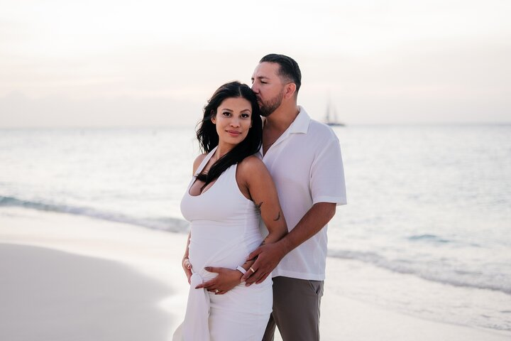 Private Vacation Photoshoot with Photographer in Grand Caymen - Photo 1 of 25